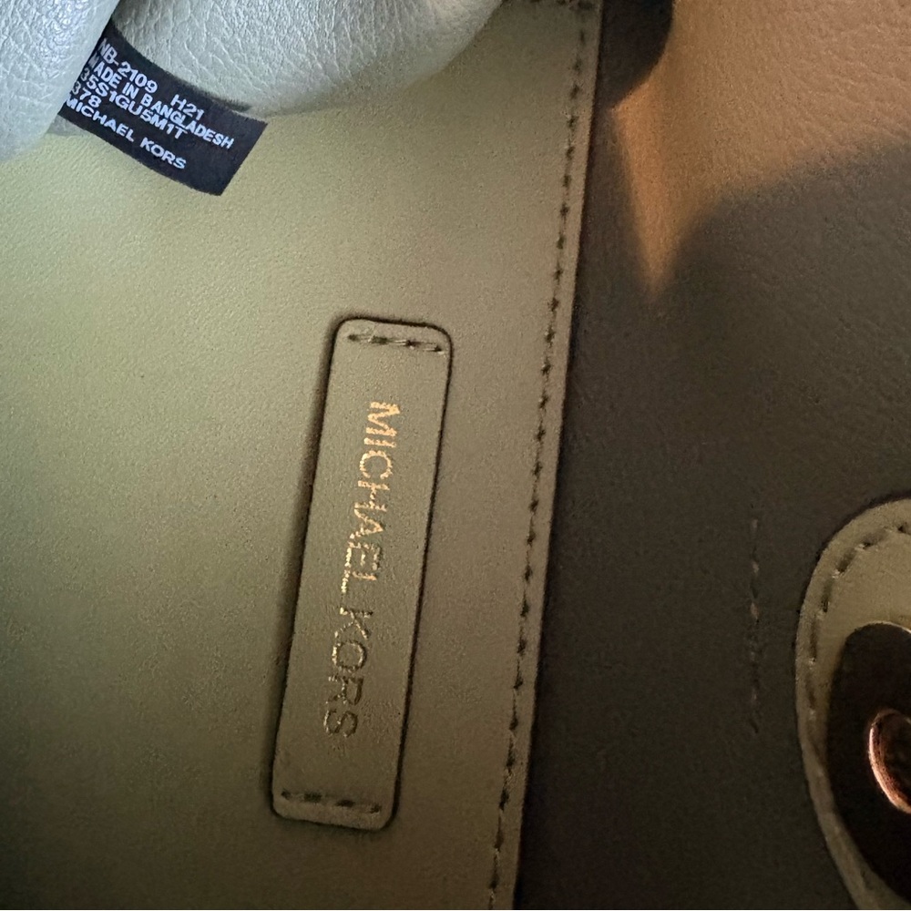 Michael Kors Green Pebbled Leather Shoulder Bag with Buckle Detail - Picture 5 of 10